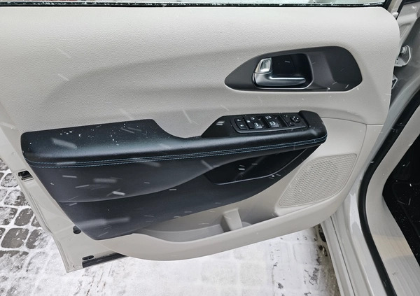 Chrysler Pacifica cena 210330 przebieg: 43351, rok produkcji 2021 z Mirsk małe 529